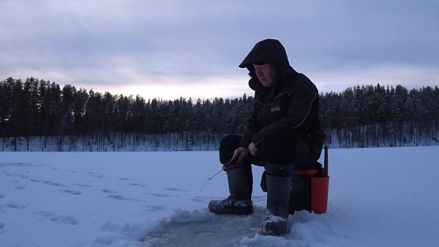 Зима! Рыбалка на озере Саперном!