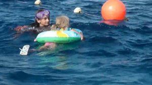 Кристина в Египте. Купаемся в Красном море.