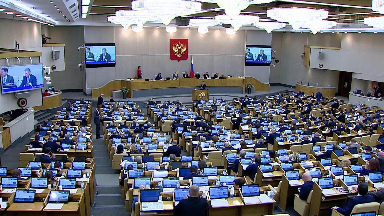 Госдума в основном чтении приняла законопроект о доплатах малоимущим пенсионерам сверх прожиточно...