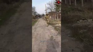 Очередной раненный укровояка, которому повезло вырваться из окружения российских войск в районе Часо