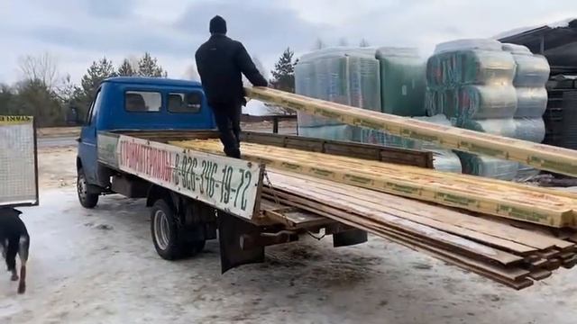 обрезная доска и строганная доска