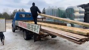 обрезная доска и строганная доска