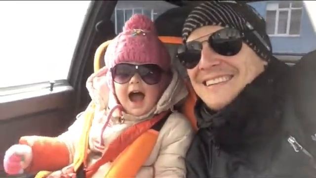 Мелкая заставила надеть очки)) смотреть онлайн