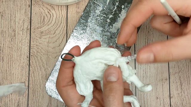 Показываю процесс создания рюшек на одежде игрушки из ваты.