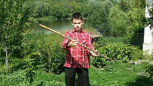 Как крутить палку в руках смотреть онлайн