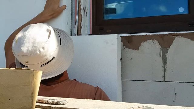 Поправили клей и приклеили первый лист пенопласта, нижнюю Г-шку первого стартового ряда смотреть онлайн