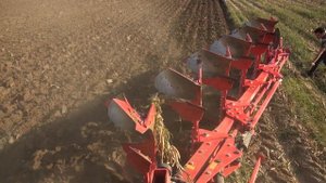 6 корпусной оборотный плуг с сплошными отвалами