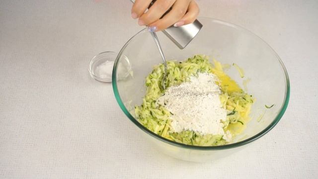Вкуснейшие ОЛАДЬИ ИЗ КАБАЧКОВ |  КАБАЧКОВЫЕ ОЛАДЬИ
