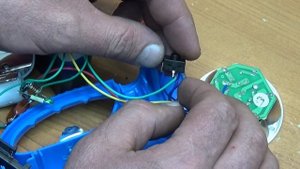 Фонарик не включается