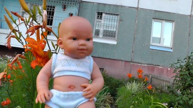 Гигантский паук напал на куклу пупсика! Малыш в опасности! смотреть онлайн