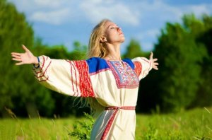 Стихотворение: "ДУМЫ. Беспамятным." Читает автор — Елена Артёменко Запись: июль 2021 года.