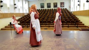 Старинная девичья пляска "Уточка" под заслонку (традиция Нюксенского района Вологодской области).