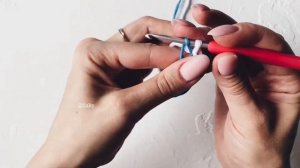 Двухцветная косичка крючком | @iiaks