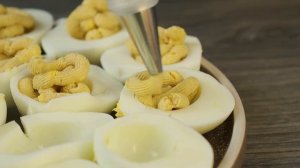 Яйца, фаршированные печенью трески с сыром и красной икрой