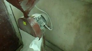 Самодельная зернодробилка на бичах.