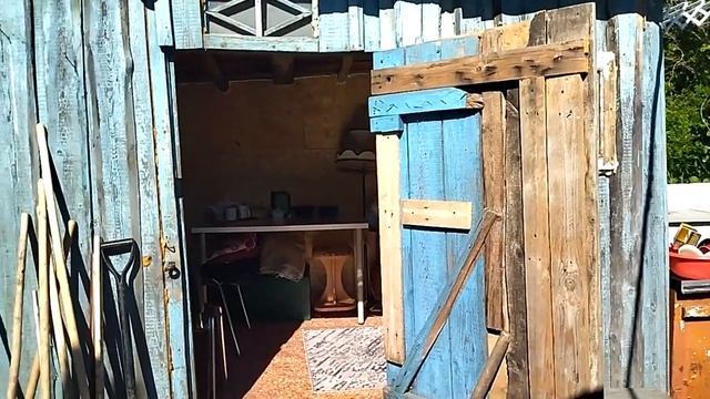Из сарая в комнату отдыха. Дачные постройки. Июнь 2022