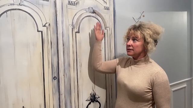 Оформление кухни в московской квартире. Фальшдверь в английском стиле.