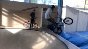 Научил друга делать сальто на BMX | крытый скейт парк в Сочи!