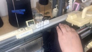 V-образная горловина одной деталью/машинное вязание/кетлевка v-образной горловины