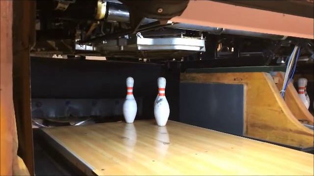 Pinsetter working from under masking unit смотреть онлайн