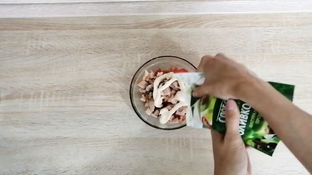 ВКУСНЕНЬКИЙ САЛАТ ИЗ ФАСОЛИ И КОПЧЕНОЙ КУРОЧКИ