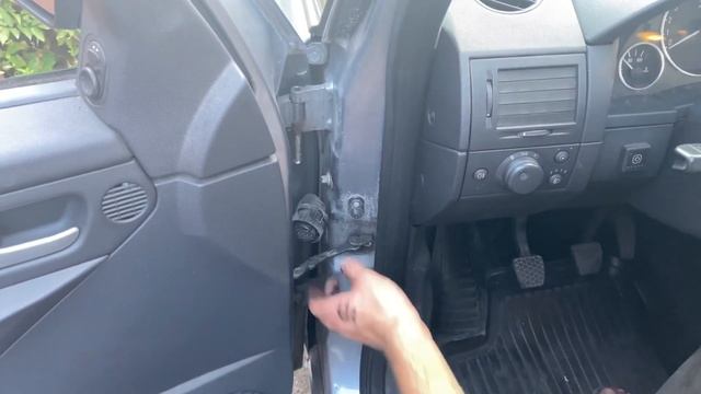 Люфт двери Opel Astra Zafira Vectra Meriva Замена втулки петли. смотреть онлайн