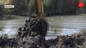 Реку Молочную начали расчищать в Мелитополе