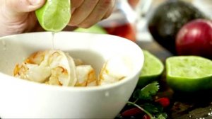 Креветки под соусом. Соус из авокадо.