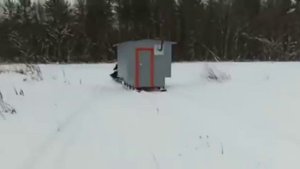 Толкач Ураган с домиком по снегу