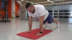 Переходы с локтей на кисти из положения "Планка"