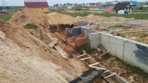 Бетонная подушка для ленточного фундамента