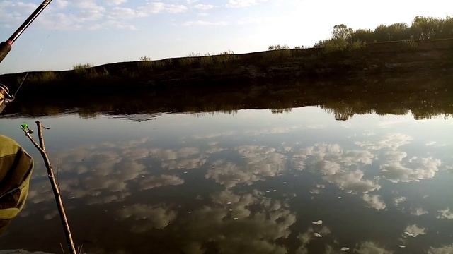 Фидера и донка, рыбалка на расвете. Река Чумыш. Алтайский край.