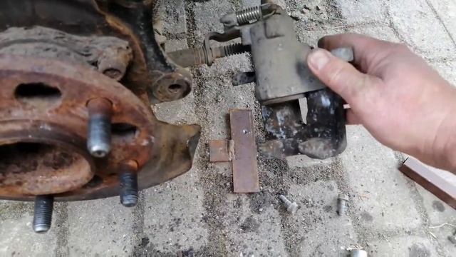 Как удавить цилиндр на тормозном супорте перфоратором?? смотреть онлайн
