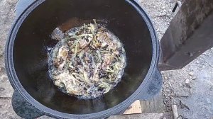КУРОЧКА С ГРИБАМИ И СЫРОМ в казане на костре