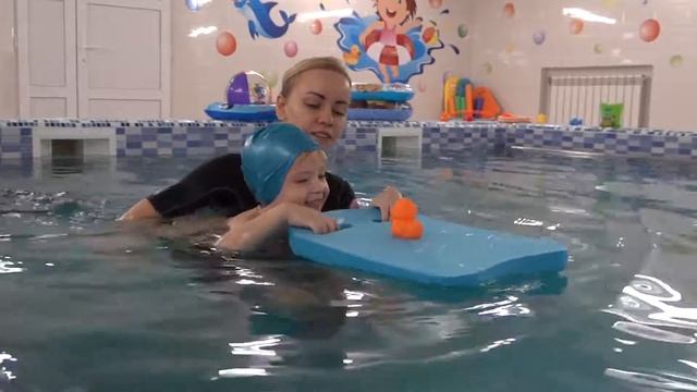 Занятия в бассейне смотреть онлайн