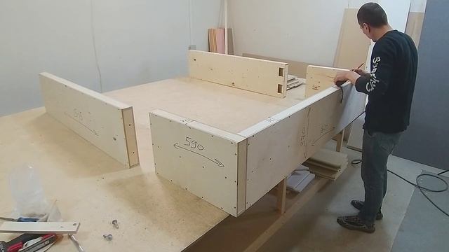 Кровать с металлическими вставками | 1 часть смотреть онлайн