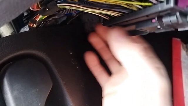 Шкода Фабия Skoda Fabia не открывается дверь и не работает электрокорректор зеркала Бюджетный ремон смотреть онлайн