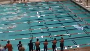 00 Конкуренты Креатив Нестандартные решения Проплыл весь бассейн под водой