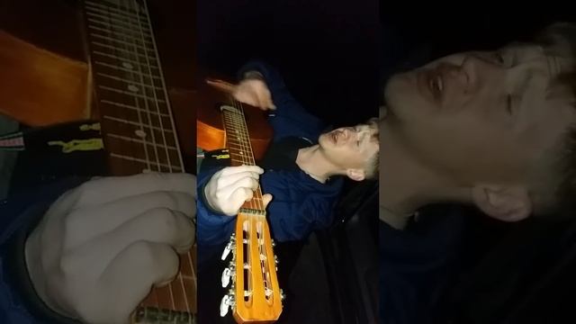 Под гитару - падают листья, кружится осень! смотреть онлайн