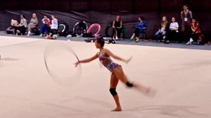 Дина и Арина Аверины на разминке перед соревнованиями.