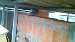 Рассадная теплица с печкой из кирпича под рассадным стелажом