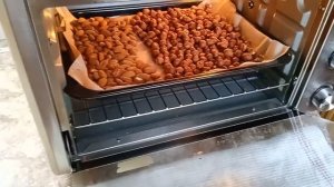 Поджарила орешки, фундук и миндаль!