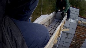 Бетонная перемычка над лестничным окном. Заливка вручную.#перемычки