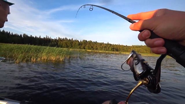 Хорошие щуки атакуют джиг. Рыбалка на Ладожском озере 2021. Рыбалка на спиннинг с лодки. смотреть онлайн