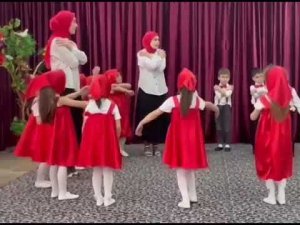 Помогаем маме .  Игра - ускорялка. Музыка Елена Фирсова,   Слова  Марина Рожкова.