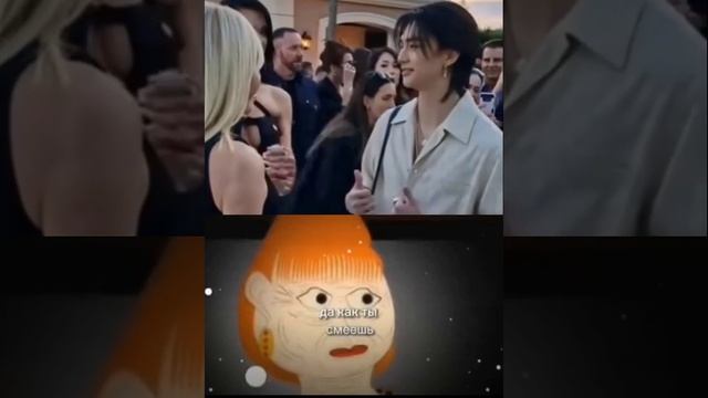 Та девушка просто трогает Хёджина. Стэй : Да как ты смеешь! ? [ Stray kids ] смотреть онлайн