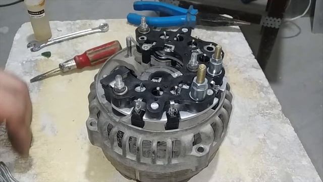 ГЕНЕРАТОР ВАЗ 2112 НЕ ДАЕТ ЗАРЯДКУ??? Замена припаянного диодного моста!!! 2 часть. смотреть онлайн