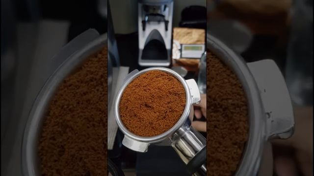 Fluffy grind from Baratza Sette 270 Wi | Puck preparation | WDT "cheat" | Home espresso