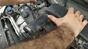 How To Replace Air Filter (Peugeot 206)