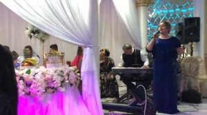 Патимат Галимова. Очень сильная поддержка танцующих на дагестанской свадьбе. Даргинские песни.